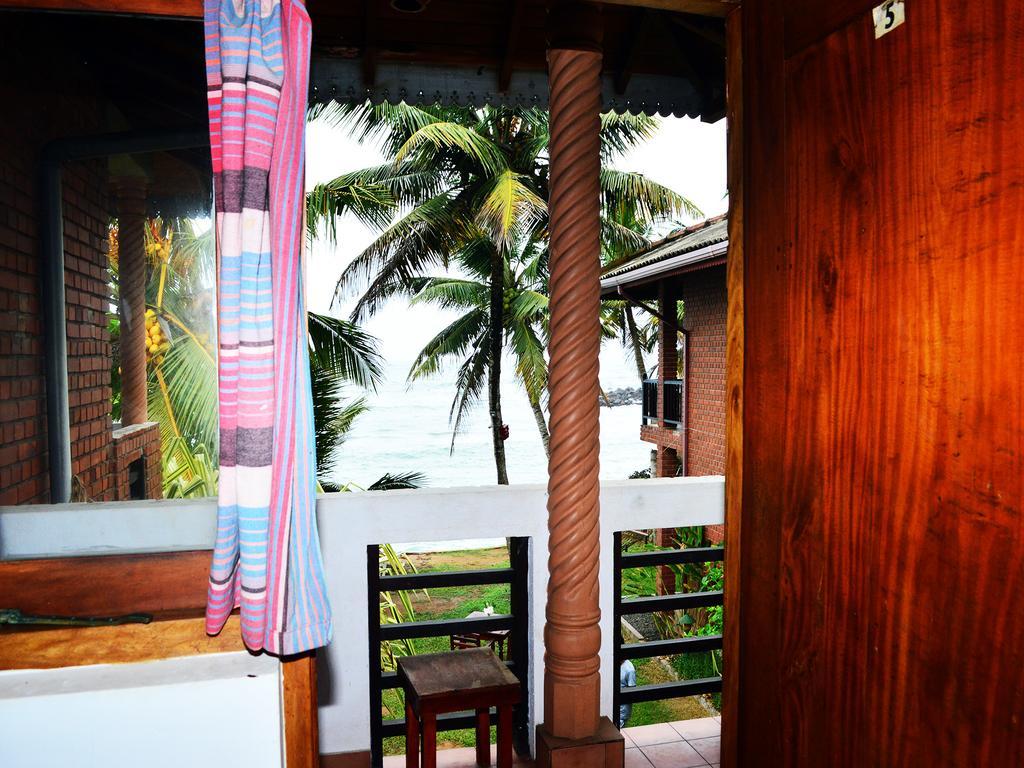 Summer Breeze Guesthouse Mirissa Exterior photo
